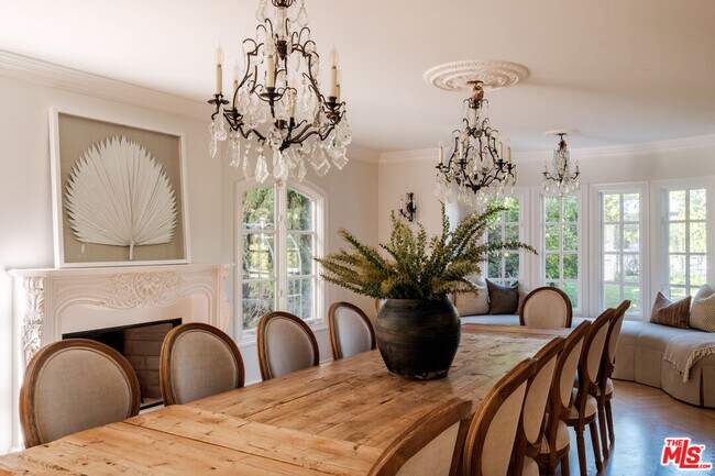 Building Photo - 18875 Pasadero Dr