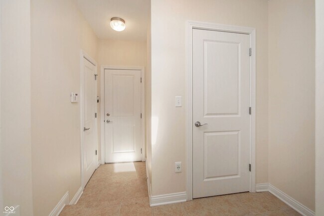 Building Photo - 517 N Park Ave