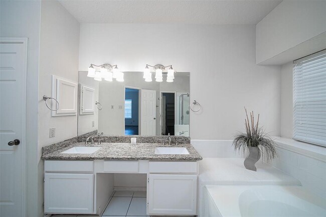 Building Photo - 427 Birch Hill Dr