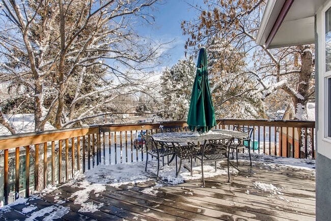 Building Photo - 420 W Oak St