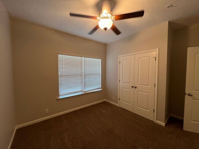 Building Photo - Available Immediately! Gorgeous 4 Bedroom 3 Bath in Creeksbend Subdivision