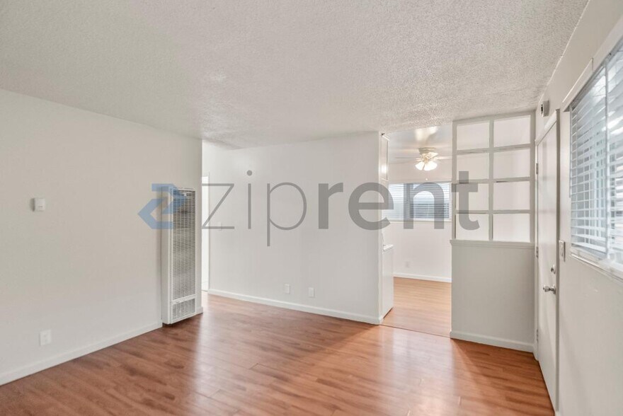 Building Photo - 1391 Vía Dondera