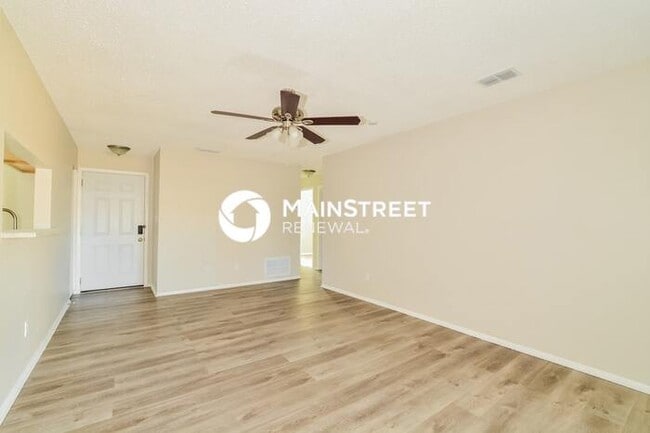 Building Photo - 3 Bedroom Pet-Friendly Home in Apopka, FL with Main Street Renewal