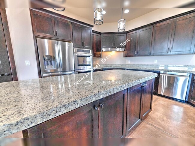 Building Photo - "Spacious Tucson Retreat with Granite Eleg...