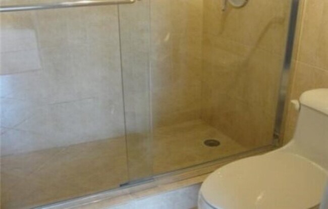 Building Photo - 305 N Pompano Beach Blvd