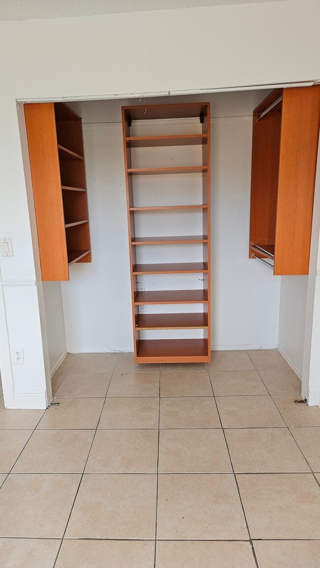 Building Photo - 177 NE 12th Ave