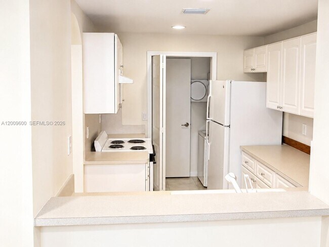 Building Photo - 6630 NW 114th Ave