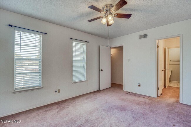 Building Photo - 6201 Escondido Dr
