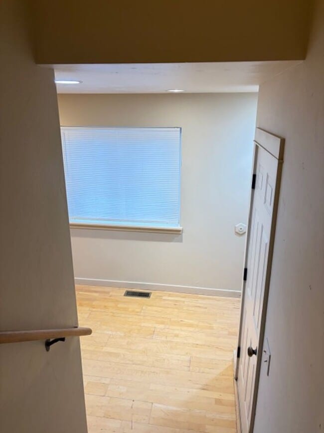 Building Photo - 3 Bedrooms 2 1/2 Bathroom Bozeman Townhouse - Great Location