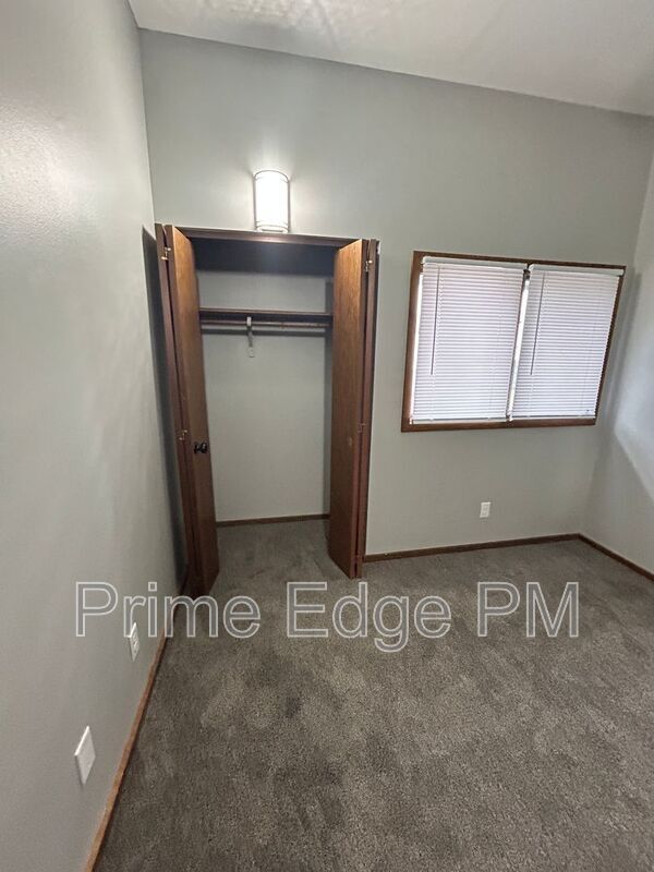 Building Photo - 1701 Ridgehaven Ct