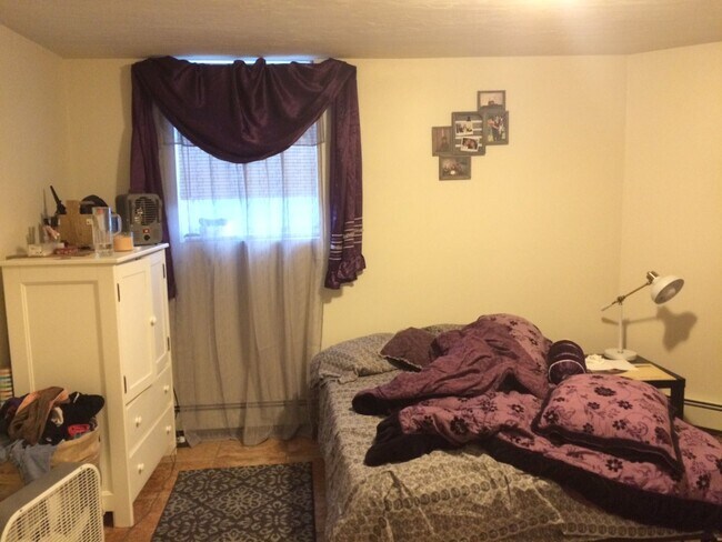 Building Photo - ALLSTON 4 BED/2 BATH FOR $1K/PERSON
