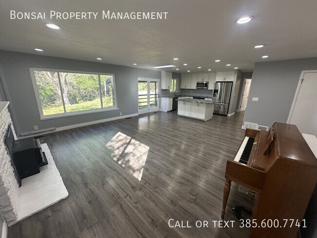 Building Photo - 3281 E Fortuna Dr