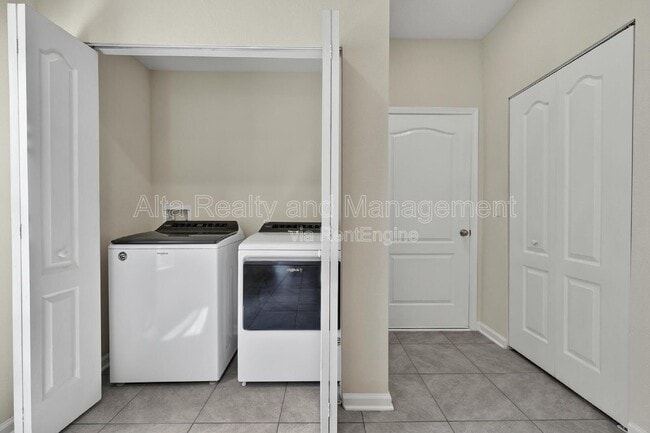 Building Photo - 7759 Legacy Trl