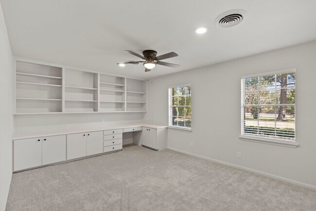 Building Photo - 365 Piney Point Rd