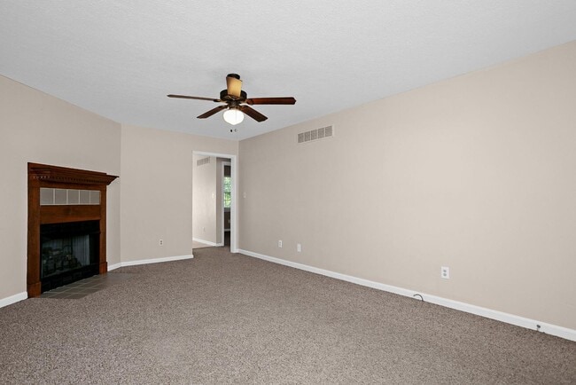 Building Photo - 707 Princeton Dr