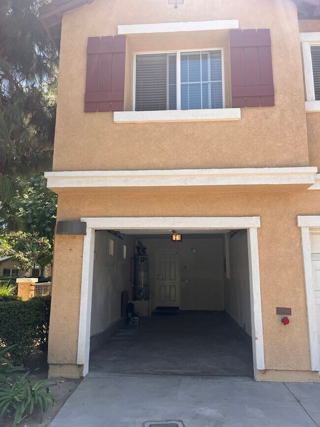 Building Photo - 2BD/2BA Condo - Iris Ave.