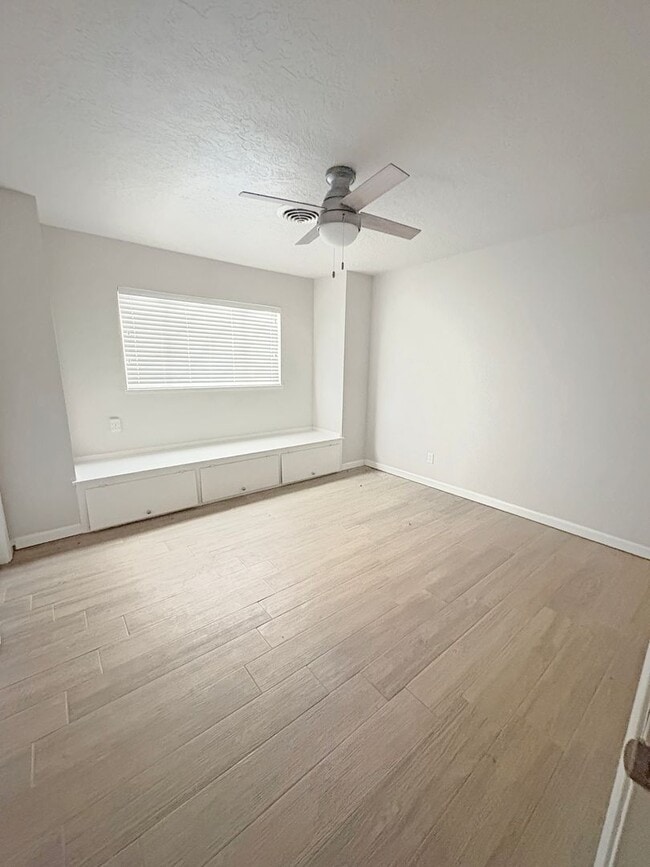 Building Photo - 907 W Coal Ave