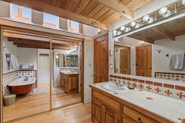 Building Photo - Enchanting Country Adobe