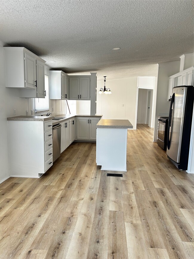 Building Photo - 219 Blinkin Ave