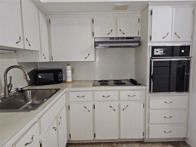 Building Photo - 2331 Finlandia Ln