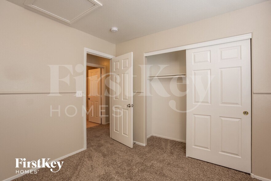 Building Photo - 9360 Willow Meadow Ct