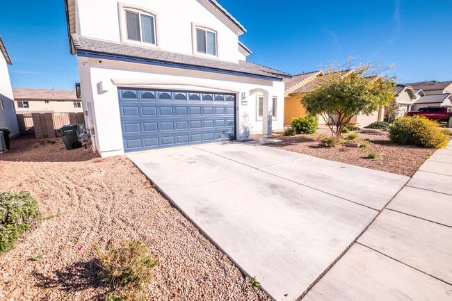 Building Photo - Stunning 2-Story Home in the Holiday Community!