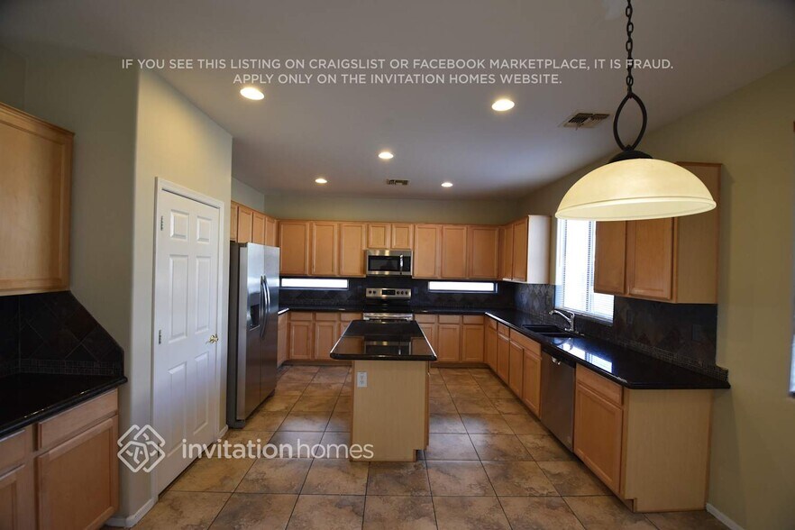 Building Photo - 7613 S 65th Ln