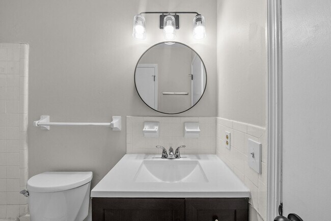 Building Photo - 125 Tandy Dr