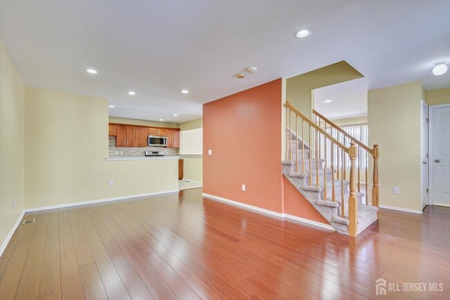 Building Photo - 160 Vasser Dr