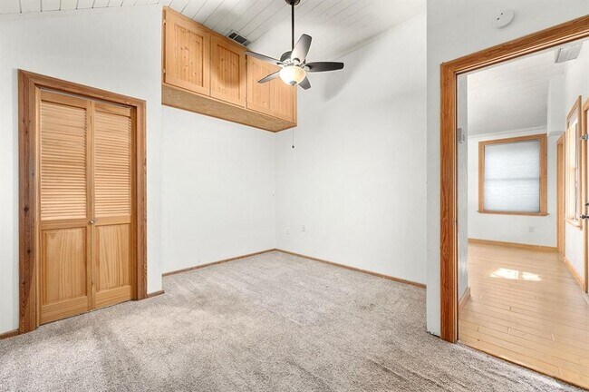 Building Photo - 1811 Waterston Ave