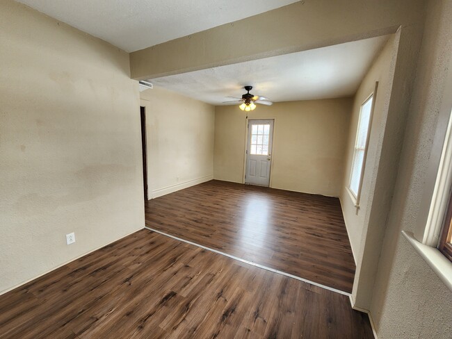 Building Photo - 604 W Seerley Blvd