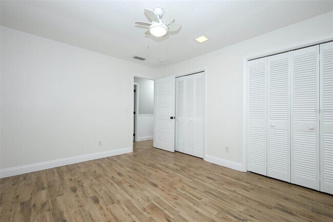 Building Photo - 411 Valencia Cir