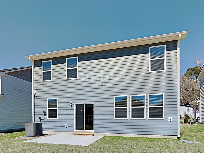Building Photo - 3213 Pinemount Rd