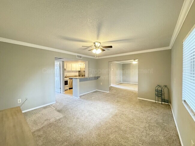 Building Photo - 120 Blue Pointe Way