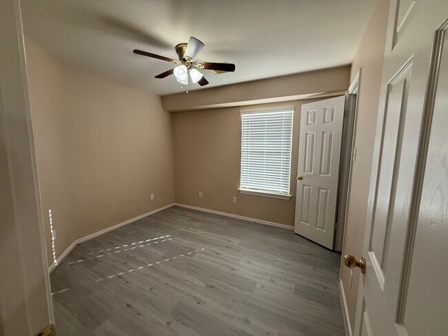 Building Photo - 43 Blue Creek Pl