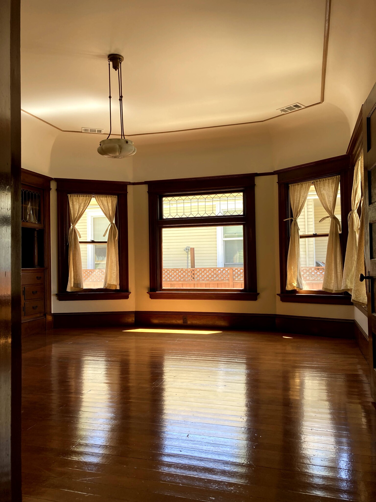 Dining room - 264 N 13th St