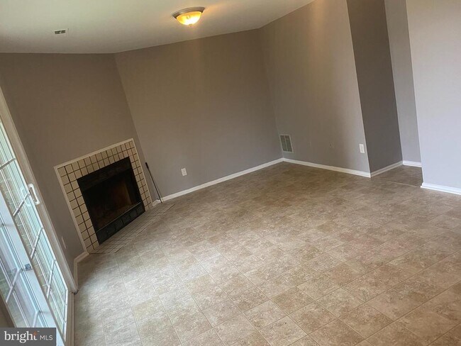 Building Photo - 33 Jones Valley Cir