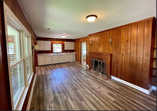 Building Photo - 803 S St Claire Dr