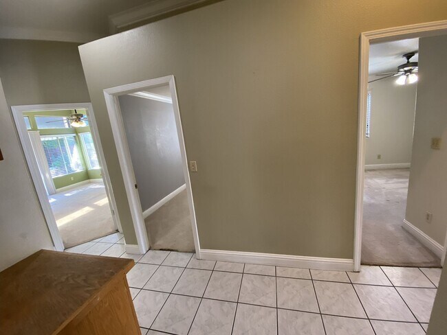 Building Photo - Charming Single-Story Home in Tracy — Acro...