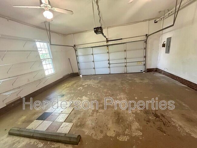 Building Photo - 332 Walnut Point Dr