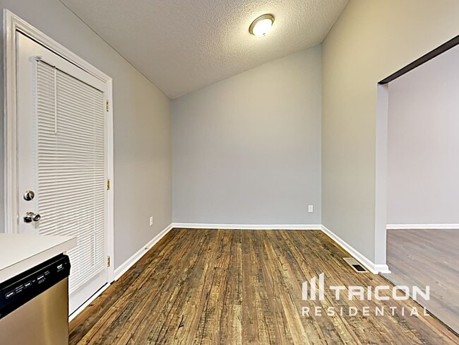 Building Photo - 125 Pinto Dr
