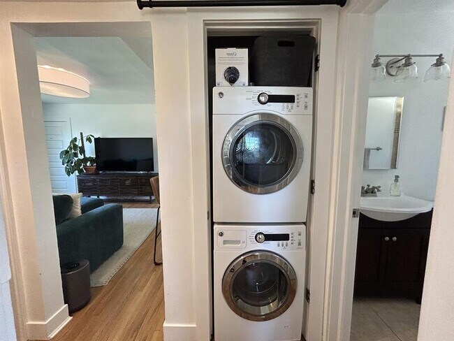 Building Photo - 808 E 300 S