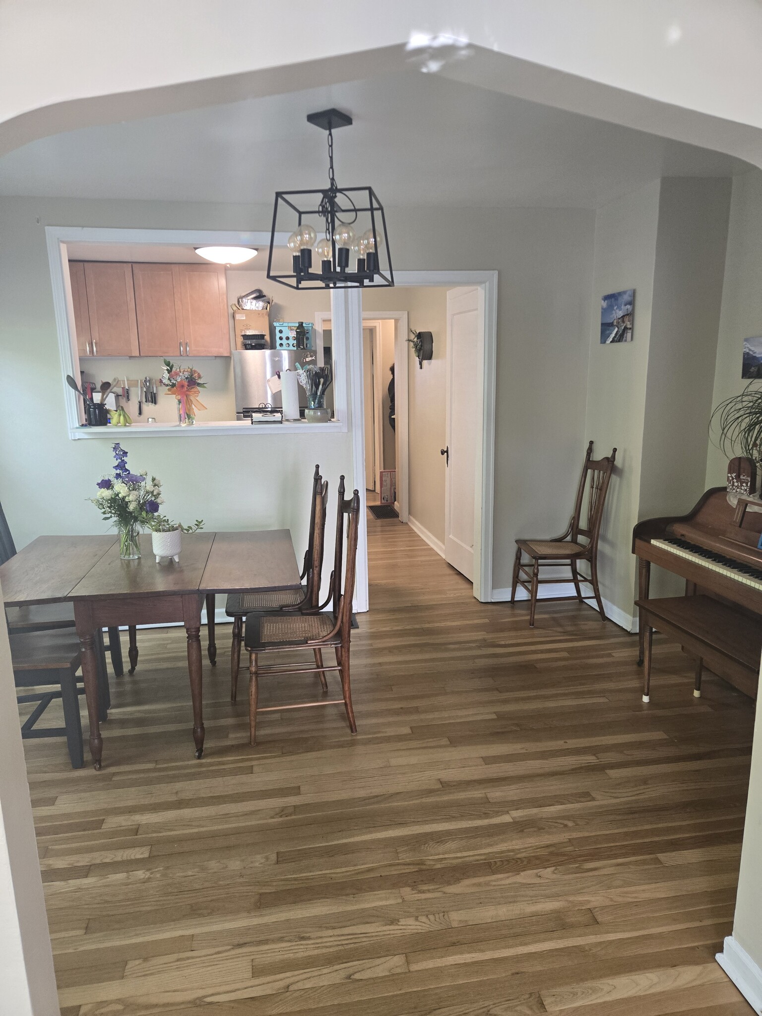 Dining Room - 6351 Broadway St
