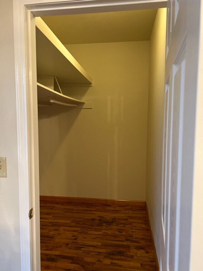 Building Photo - Beautiful Single Story home in Carmichael, 4+2, Large living area, 2 garages.
