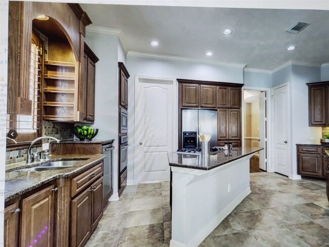 Building Photo - 15811 Tremout Hollow Ln