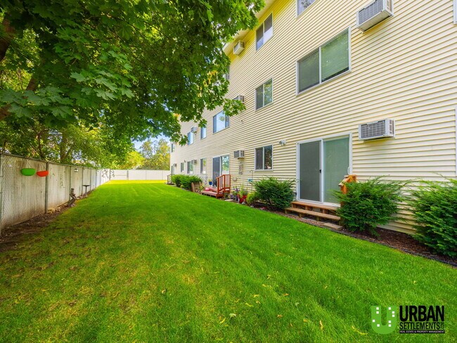 Building Photo - 222 N Hutchinson Rd