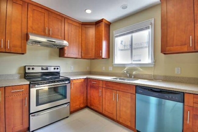 Building Photo - Spacious 1 bedroom in San Mateo