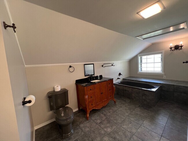 Building Photo - 9240-9250 Lockhart Rd