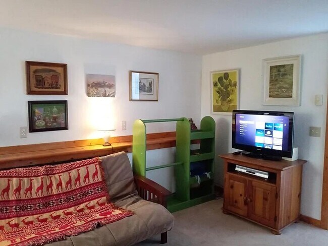 Building Photo - Furnished MID-TERM ~ Unique Ocean Front House