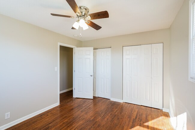 Building Photo - Charming 4-Bedroom Home with Spacious Lawn